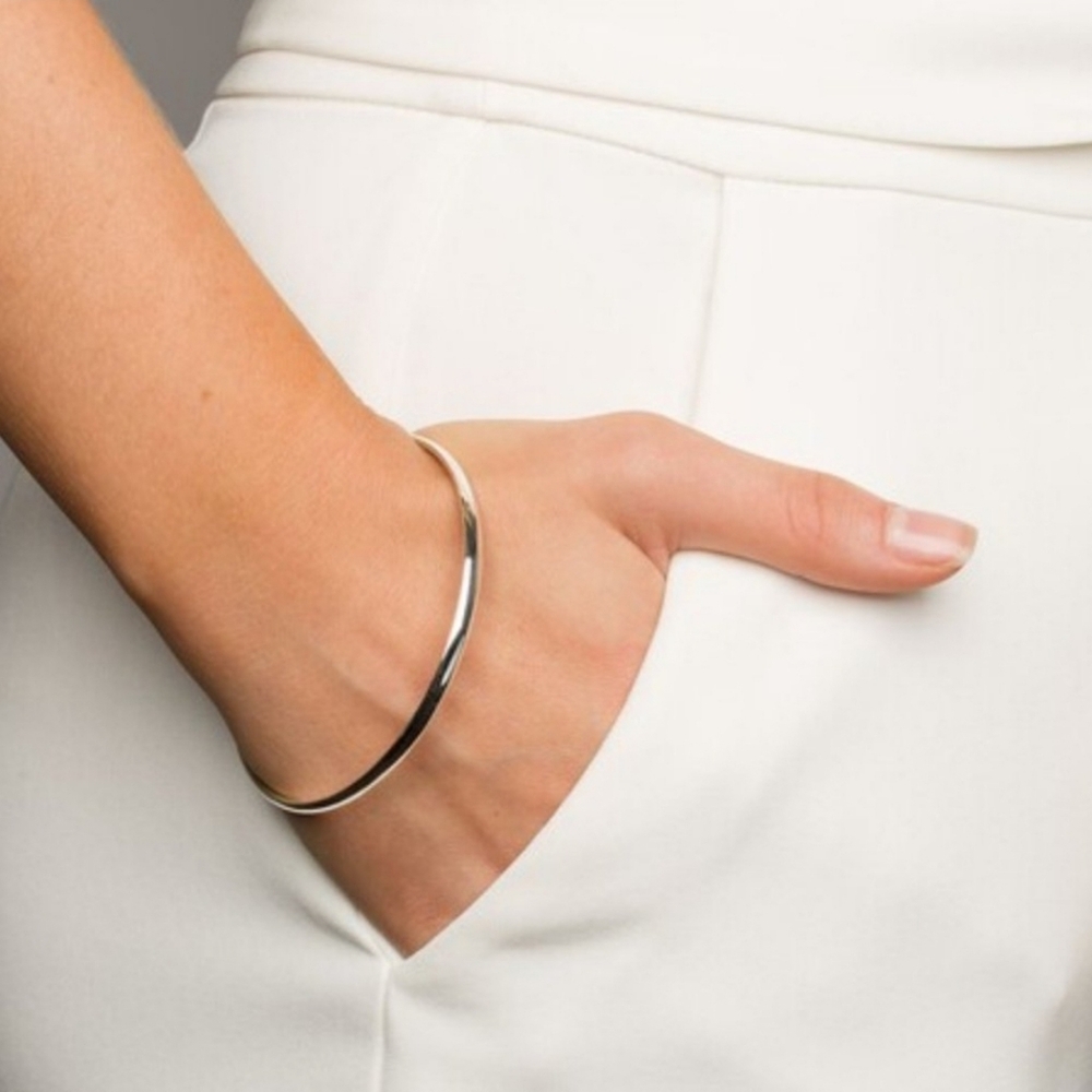 NWT Plain Minimalist White Gold Filled Bangle Bracelet 6cm inner diameter